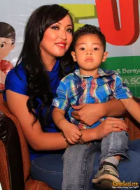 Foto Angelina Sondakh