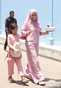 Foto Aqueeni Aziz Djorghi