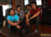 Foto Asbak Band