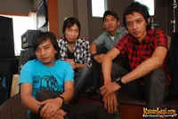 Foto Asbak Band