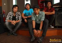Foto Asbak Band