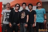 Foto Asbak Band