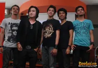 Foto Asbak Band