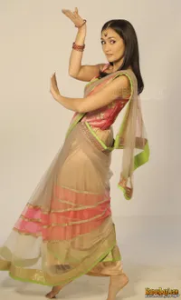 Foto Atiqah Hasiholan