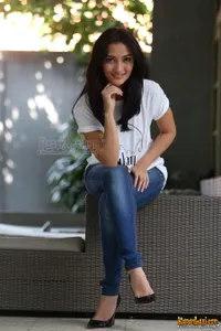 Foto Atiqah Hasiholan