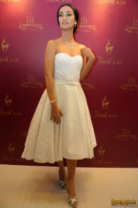 Foto Atiqah Hasiholan