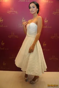 Foto Atiqah Hasiholan