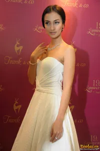 Foto Atiqah Hasiholan