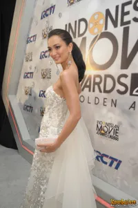 Foto Atiqah Hasiholan