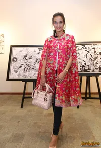 Foto Atiqah Hasiholan