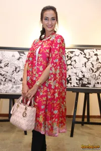 Foto Atiqah Hasiholan