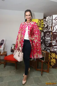 Foto Atiqah Hasiholan