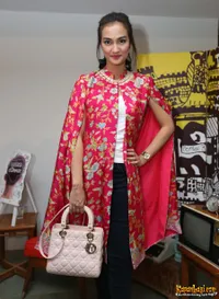 Foto Atiqah Hasiholan