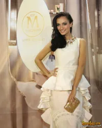 Foto Atiqah Hasiholan