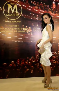 Foto Atiqah Hasiholan