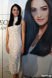 Foto Atiqah Hasiholan