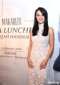 Foto Atiqah Hasiholan