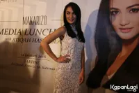 Foto Atiqah Hasiholan