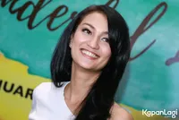 Foto Atiqah Hasiholan