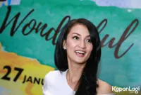 Foto Atiqah Hasiholan