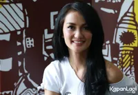 Foto Atiqah Hasiholan