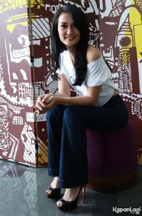 Foto Atiqah Hasiholan