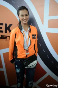 Foto Atiqah Hasiholan