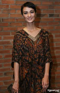 Foto Atiqah Hasiholan