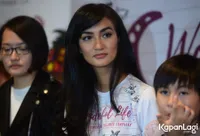 Foto Atiqah Hasiholan