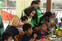 Foto Atiqah Hasiholan