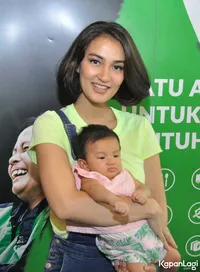 Foto Atiqah Hasiholan