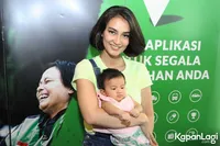 Foto Atiqah Hasiholan