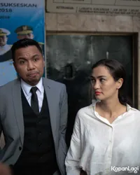 Foto Atiqah Hasiholan