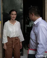 Foto Atiqah Hasiholan