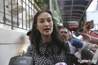 Foto Atiqah Hasiholan