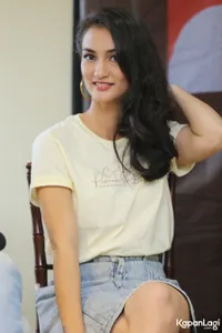 Foto Atiqah Hasiholan