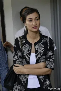 Foto Atiqah Hasiholan