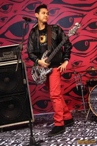 Foto Bondan Prakoso feat Fade2Black