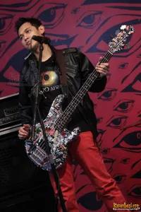 Foto Bondan Prakoso feat Fade2Black