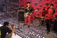 Foto Bondan Prakoso feat Fade2Black