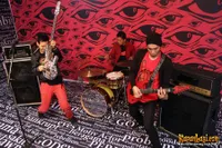 Foto Bondan Prakoso feat Fade2Black