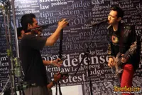 Foto Bondan Prakoso feat Fade2Black