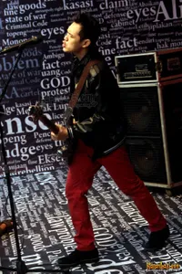 Foto Bondan Prakoso feat Fade2Black