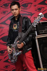 Foto Bondan Prakoso feat Fade2Black