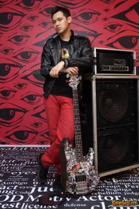 Foto Bondan Prakoso feat Fade2Black