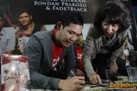 Foto Bondan Prakoso feat Fade2Black