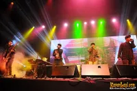 Foto Bondan Prakoso feat Fade2Black