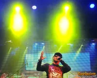 Foto Bondan Prakoso feat Fade2Black