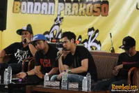 Foto Bondan Prakoso feat Fade2Black
