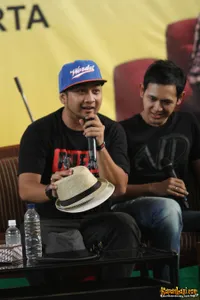 Foto Bondan Prakoso feat Fade2Black